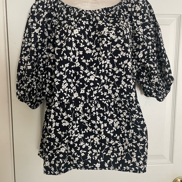Old Navy Tops - NWOT‎ Black and White Old Navy Top XL